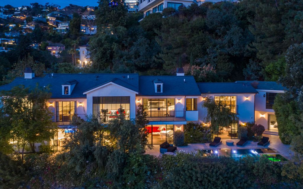 The Modern Farmhouse in Los Angeles is a private gated celebrity compound with large motor court in the Sunset Strip now available for sale. This home located at 1500 Forest Knoll Dr, Los Angeles, California; offering 5 bedrooms and 7 bathrooms with over 6,300 square feet of living spaces.