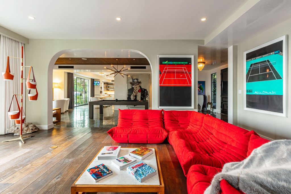 The Modern Farmhouse in Los Angeles is a private gated celebrity compound with large motor court in the Sunset Strip now available for sale. This home located at 1500 Forest Knoll Dr, Los Angeles, California; offering 5 bedrooms and 7 bathrooms with over 6,300 square feet of living spaces.