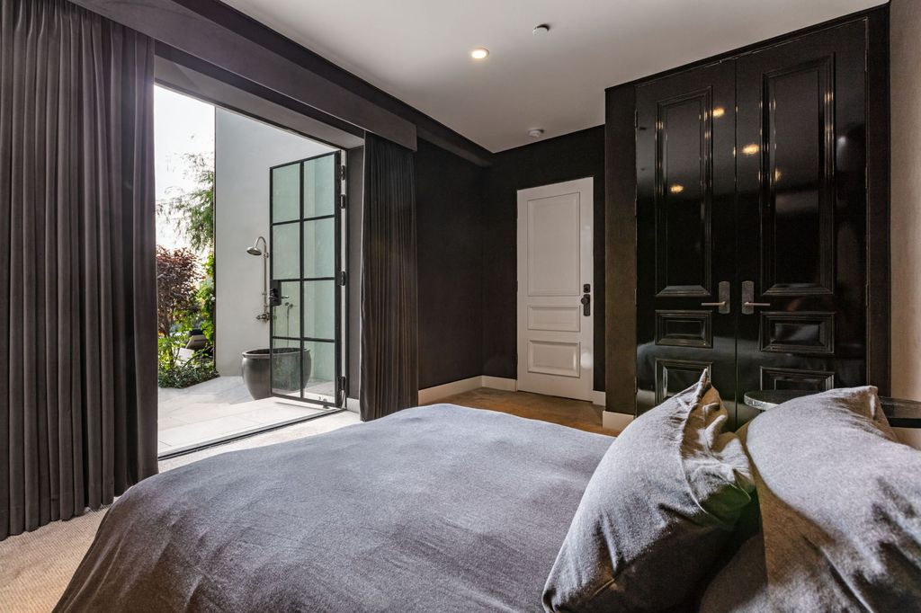 The Modern Farmhouse in Los Angeles is a private gated celebrity compound with large motor court in the Sunset Strip now available for sale. This home located at 1500 Forest Knoll Dr, Los Angeles, California; offering 5 bedrooms and 7 bathrooms with over 6,300 square feet of living spaces.