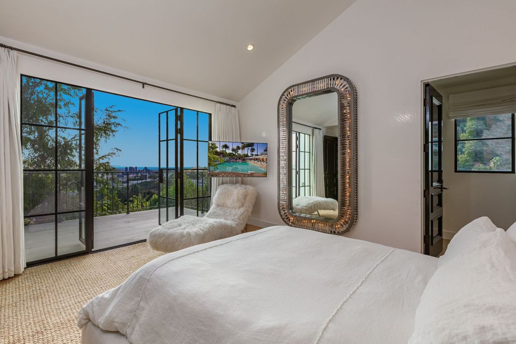 The Modern Farmhouse in Los Angeles is a private gated celebrity compound with large motor court in the Sunset Strip now available for sale. This home located at 1500 Forest Knoll Dr, Los Angeles, California; offering 5 bedrooms and 7 bathrooms with over 6,300 square feet of living spaces.