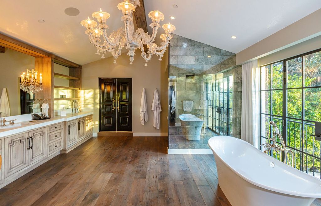 The Modern Farmhouse in Los Angeles is a private gated celebrity compound with large motor court in the Sunset Strip now available for sale. This home located at 1500 Forest Knoll Dr, Los Angeles, California; offering 5 bedrooms and 7 bathrooms with over 6,300 square feet of living spaces.