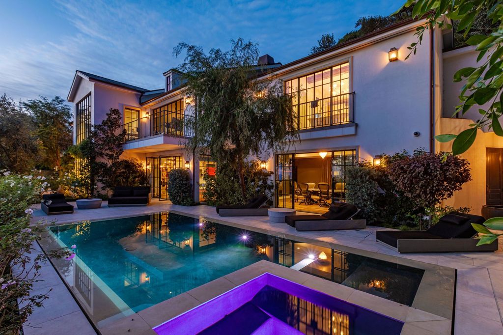 The Modern Farmhouse in Los Angeles is a private gated celebrity compound with large motor court in the Sunset Strip now available for sale. This home located at 1500 Forest Knoll Dr, Los Angeles, California; offering 5 bedrooms and 7 bathrooms with over 6,300 square feet of living spaces.