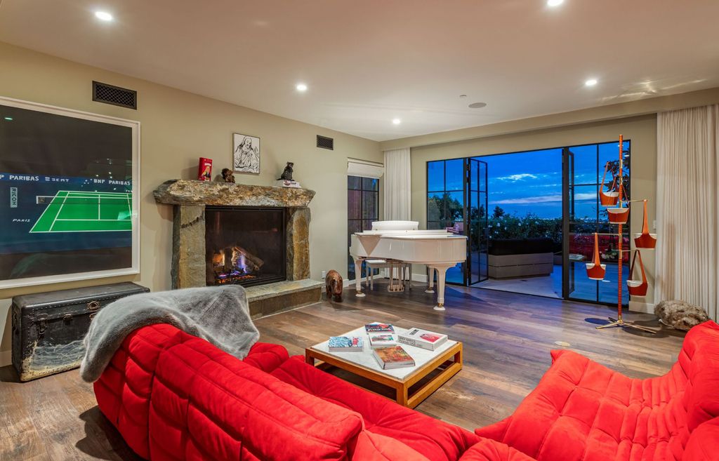 The Modern Farmhouse in Los Angeles is a private gated celebrity compound with large motor court in the Sunset Strip now available for sale. This home located at 1500 Forest Knoll Dr, Los Angeles, California; offering 5 bedrooms and 7 bathrooms with over 6,300 square feet of living spaces.