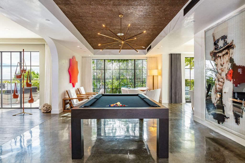 The Modern Farmhouse in Los Angeles is a private gated celebrity compound with large motor court in the Sunset Strip now available for sale. This home located at 1500 Forest Knoll Dr, Los Angeles, California; offering 5 bedrooms and 7 bathrooms with over 6,300 square feet of living spaces.