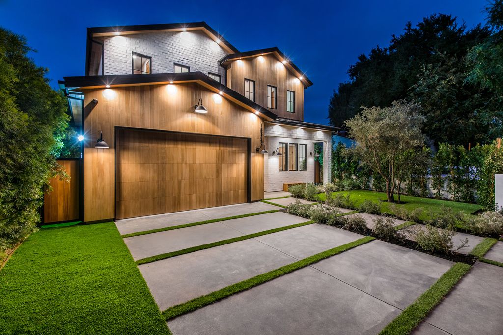 The Modern Farmhouse is a truly marvelous home in a coveted enclave of Studio City with manicured landscaping now available for sale. This home located at 12731 Bloomfield St, Studio City, California; offering 5 bedrooms and 7 bathrooms with over 4,200 square feet of living spaces.