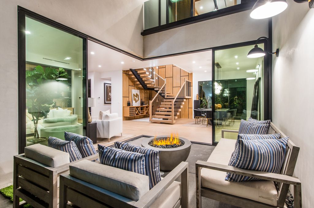 The Modern Farmhouse is a truly marvelous home in a coveted enclave of Studio City with manicured landscaping now available for sale. This home located at 12731 Bloomfield St, Studio City, California; offering 5 bedrooms and 7 bathrooms with over 4,200 square feet of living spaces.