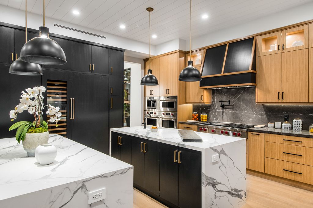 An Elegant Gated Modern Farmhouse in Studio City Listed for 3495000 16
