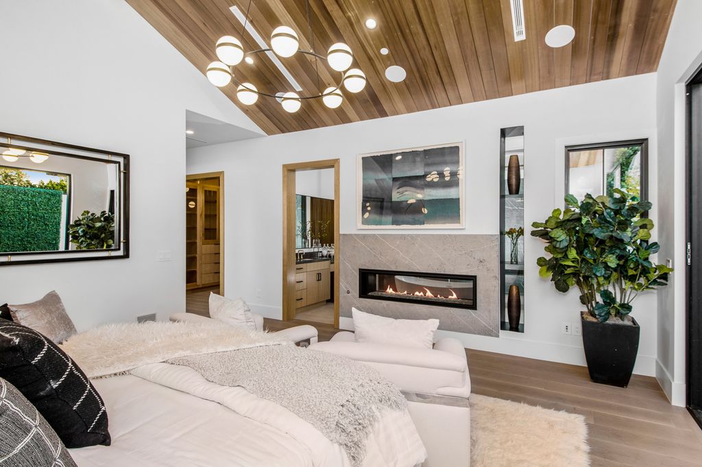 The Modern Farmhouse is a truly marvelous home in a coveted enclave of Studio City with manicured landscaping now available for sale. This home located at 12731 Bloomfield St, Studio City, California; offering 5 bedrooms and 7 bathrooms with over 4,200 square feet of living spaces.