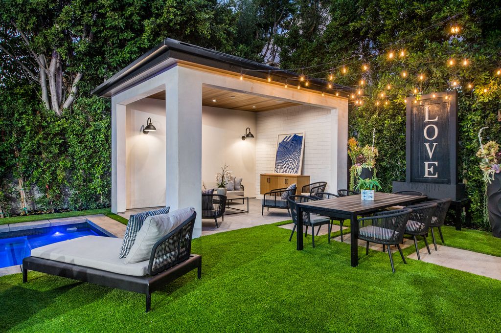 The Modern Farmhouse is a truly marvelous home in a coveted enclave of Studio City with manicured landscaping now available for sale. This home located at 12731 Bloomfield St, Studio City, California; offering 5 bedrooms and 7 bathrooms with over 4,200 square feet of living spaces.
