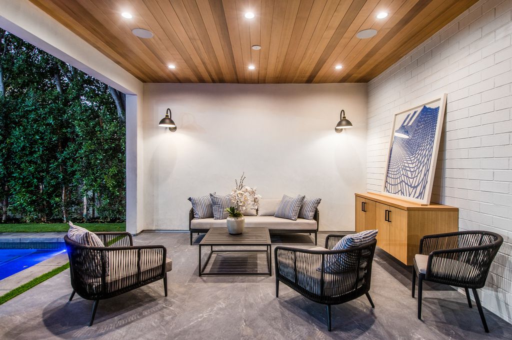 The Modern Farmhouse is a truly marvelous home in a coveted enclave of Studio City with manicured landscaping now available for sale. This home located at 12731 Bloomfield St, Studio City, California; offering 5 bedrooms and 7 bathrooms with over 4,200 square feet of living spaces.