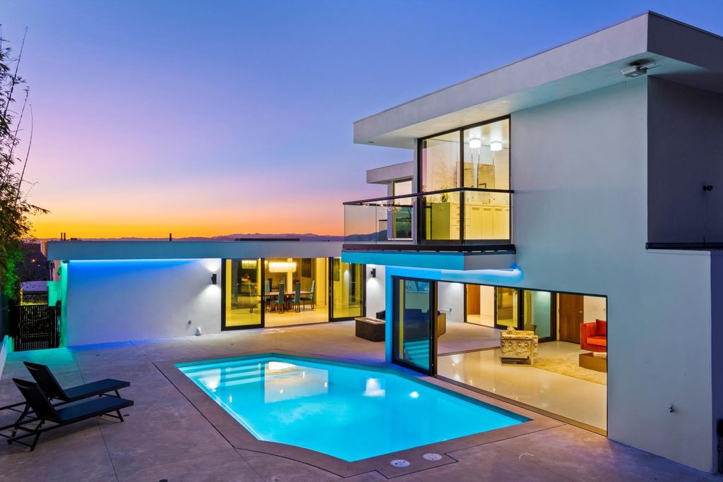 The Los Angeles Home is a Mid-Century Modern retreat boasts jetliner mountain and city views now available for sale. This home located at 8030 Mulholland Dr, Los Angeles, California; offering 3 bedrooms and 6 bathrooms with over 4,500 square feet of living spaces.