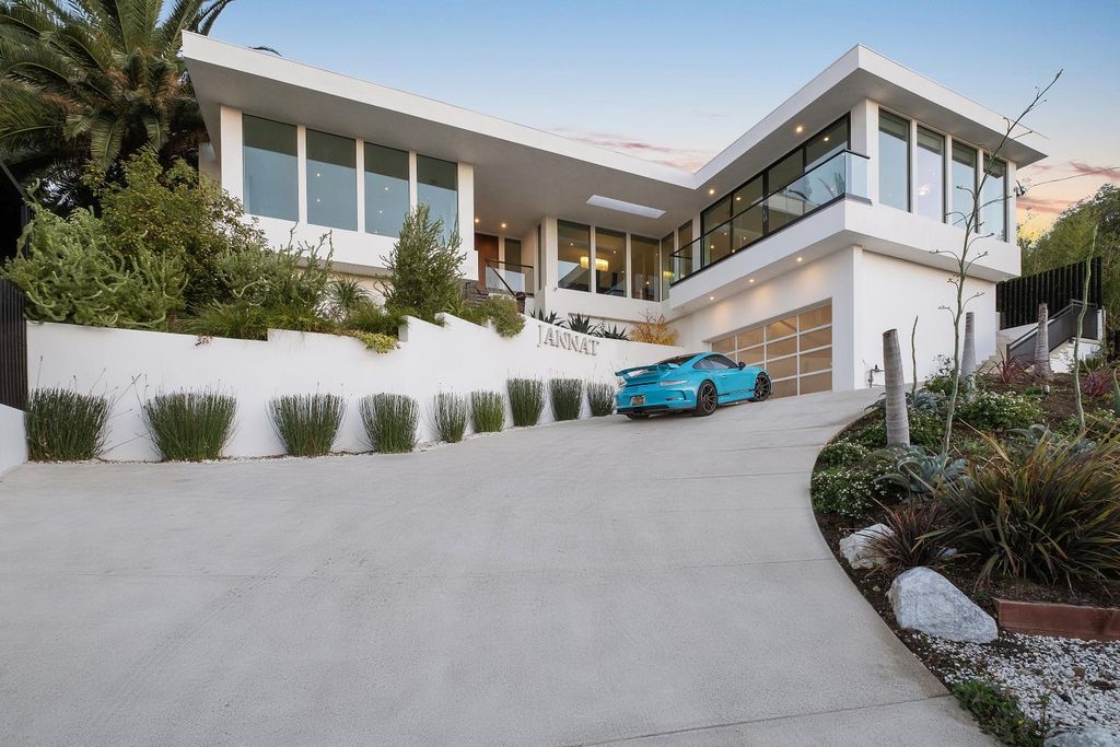 The Los Angeles Home is a Mid-Century Modern retreat boasts jetliner mountain and city views now available for sale. This home located at 8030 Mulholland Dr, Los Angeles, California; offering 3 bedrooms and 6 bathrooms with over 4,500 square feet of living spaces.