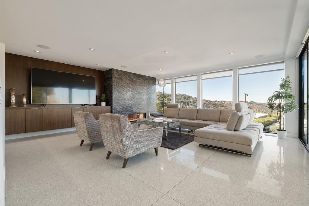 The Los Angeles Home is a Mid-Century Modern retreat boasts jetliner mountain and city views now available for sale. This home located at 8030 Mulholland Dr, Los Angeles, California; offering 3 bedrooms and 6 bathrooms with over 4,500 square feet of living spaces.