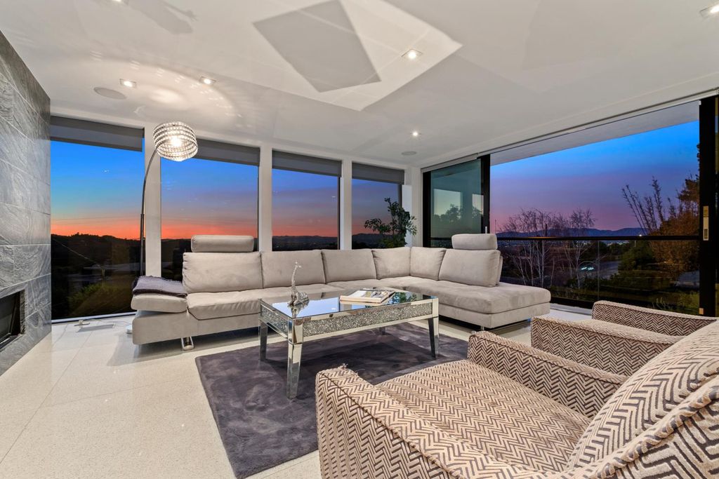 The Los Angeles Home is a Mid-Century Modern retreat boasts jetliner mountain and city views now available for sale. This home located at 8030 Mulholland Dr, Los Angeles, California; offering 3 bedrooms and 6 bathrooms with over 4,500 square feet of living spaces.