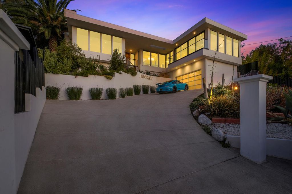 The Los Angeles Home is a Mid-Century Modern retreat boasts jetliner mountain and city views now available for sale. This home located at 8030 Mulholland Dr, Los Angeles, California; offering 3 bedrooms and 6 bathrooms with over 4,500 square feet of living spaces.