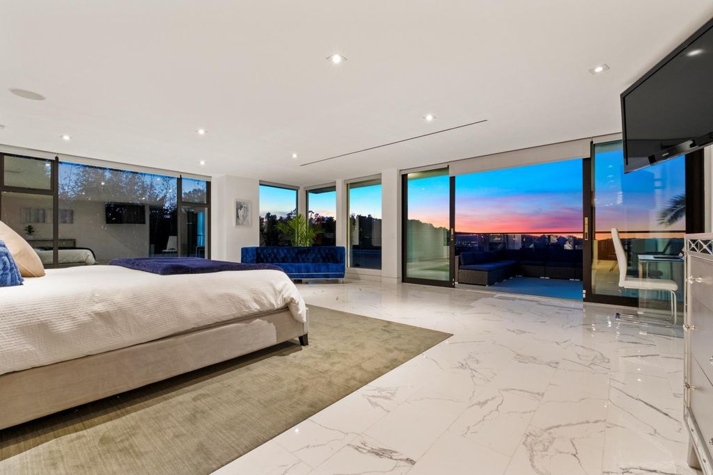 The Los Angeles Home is a Mid-Century Modern retreat boasts jetliner mountain and city views now available for sale. This home located at 8030 Mulholland Dr, Los Angeles, California; offering 3 bedrooms and 6 bathrooms with over 4,500 square feet of living spaces.