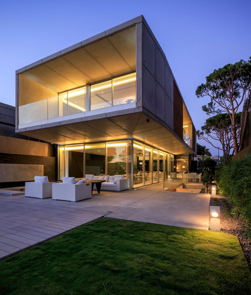 Vilamoura Villa in Portugal was designed by Arquimais Architecture and Design in Modern style offers luxurious living from finest finishes and comfortable amenities.