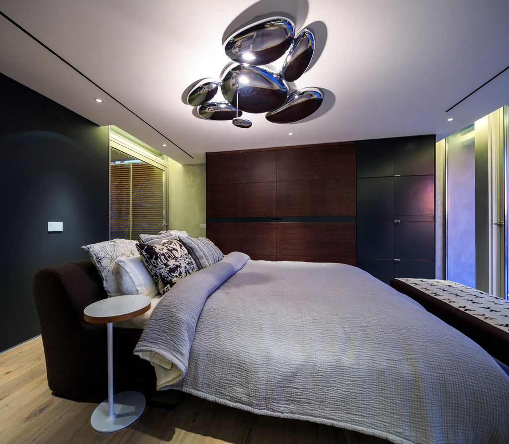 Vilamoura Villa in Portugal was designed by Arquimais Architecture and Design in Modern style offers luxurious living from finest finishes and comfortable amenities.
