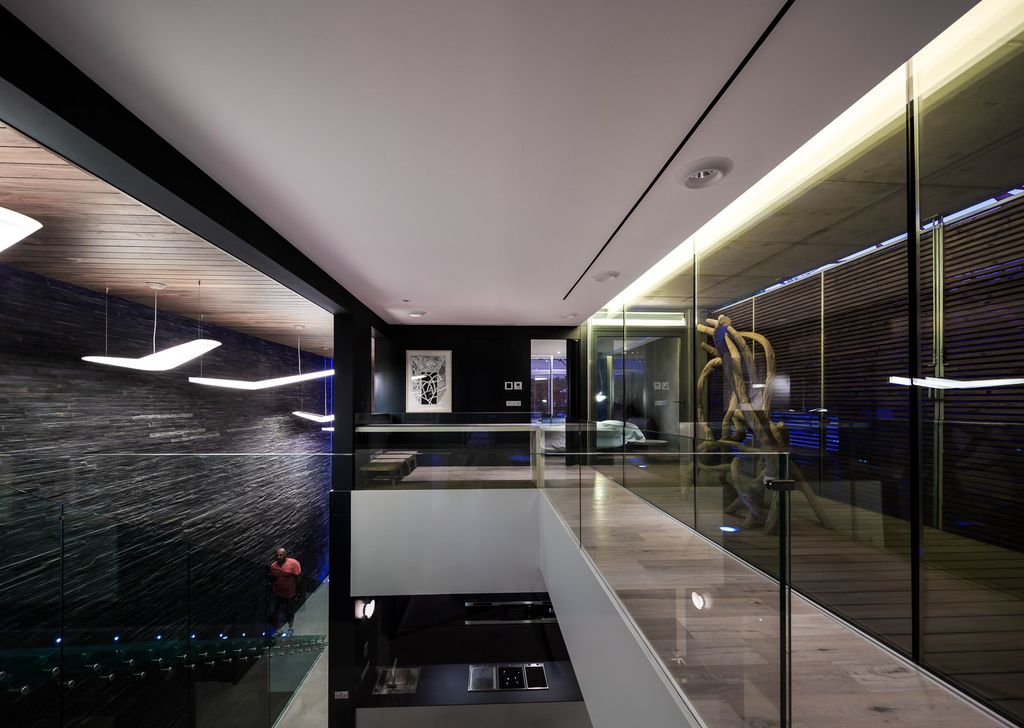 Vilamoura Villa in Portugal was designed by Arquimais Architecture and Design in Modern style offers luxurious living from finest finishes and comfortable amenities.
