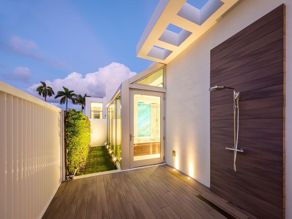 Golden Beach Home in Florida was designed by Danny Sorogon in Modern contemporary style; this house is one of the finest high-end luxury homes throughout the highly cherished and desirable South Florida region.