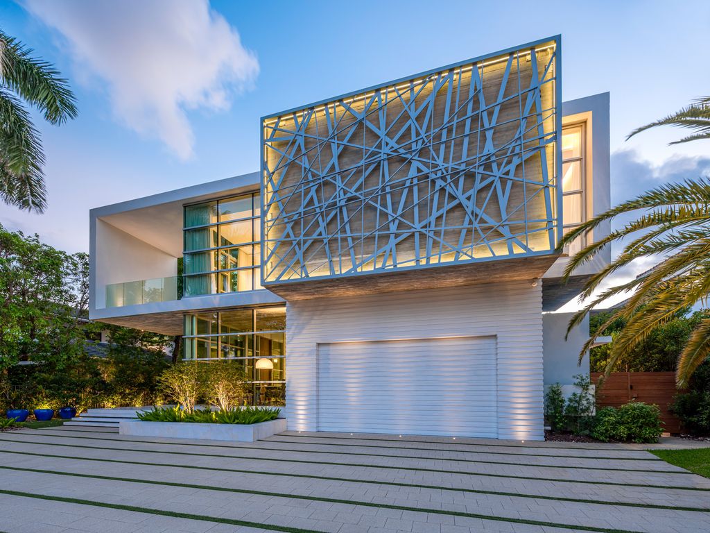 Golden Beach Home in Florida was designed by Danny Sorogon in Modern contemporary style; this house is one of the finest high-end luxury homes throughout the highly cherished and desirable South Florida region.