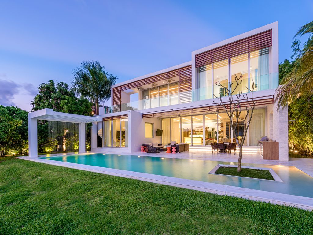 Golden Beach Home in Florida was designed by Danny Sorogon in Modern contemporary style; this house is one of the finest high-end luxury homes throughout the highly cherished and desirable South Florida region.