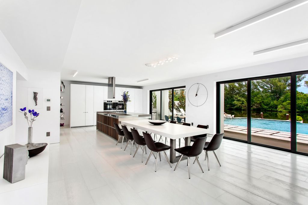 Fort Lauderdale Waterfront Modern Home in Florida was designed by In-Site Design Group LLC in Modern style offers luxurious living with high end finishes and smart amenities. This home located on beautiful lot with amazing views and wonderful outdoor living spaces including patio, pool, garden.