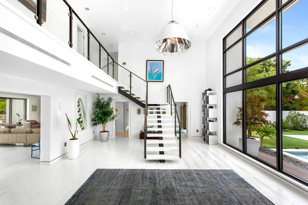 Fort Lauderdale Waterfront Modern Home in Florida was designed by In-Site Design Group LLC in Modern style offers luxurious living with high end finishes and smart amenities. This home located on beautiful lot with amazing views and wonderful outdoor living spaces including patio, pool, garden.