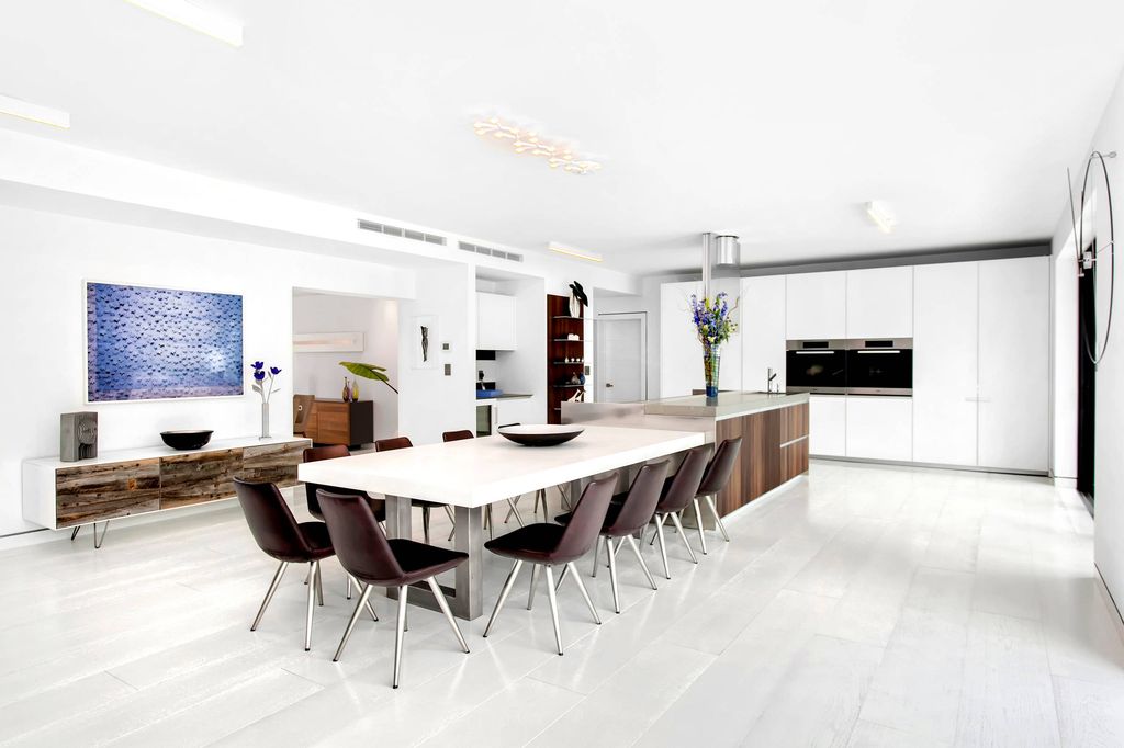 Fort Lauderdale Waterfront Modern Home in Florida was designed by In-Site Design Group LLC in Modern style offers luxurious living with high end finishes and smart amenities. This home located on beautiful lot with amazing views and wonderful outdoor living spaces including patio, pool, garden.