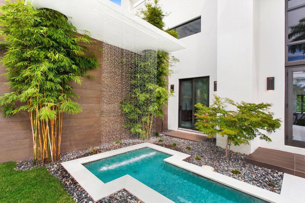 Fort Lauderdale Waterfront Modern Home in Florida was designed by In-Site Design Group LLC in Modern style offers luxurious living with high end finishes and smart amenities. This home located on beautiful lot with amazing views and wonderful outdoor living spaces including patio, pool, garden.