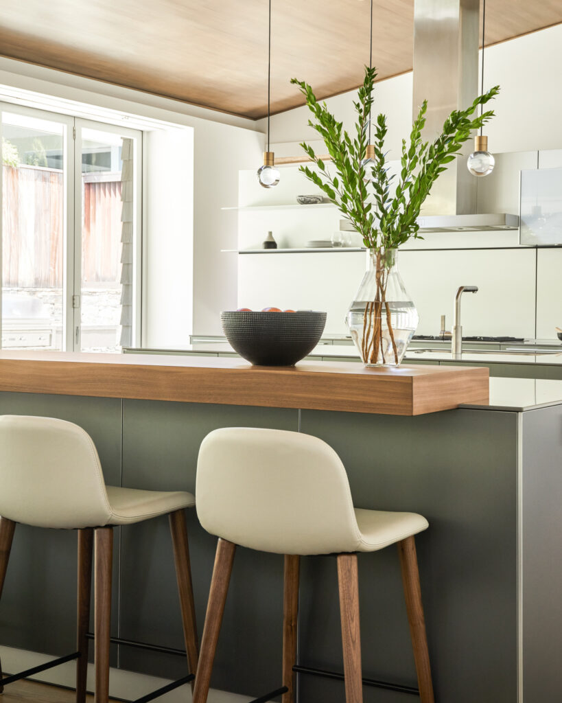 Interior design of Lorna Lane in Brentwood, LA was made by ae design in Modern style
