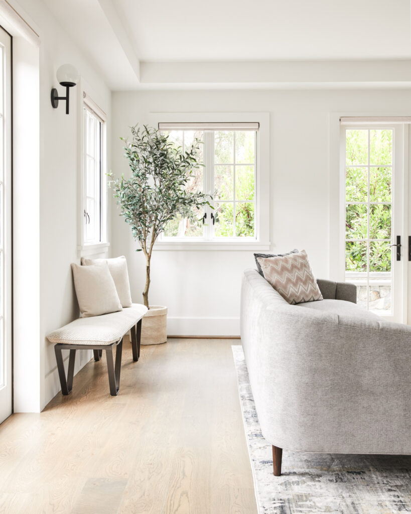Interior design of Lorna Lane in Brentwood, LA was made by ae design in Modern style