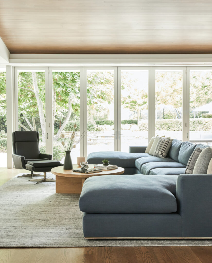 Interior design of Lorna Lane in Brentwood, LA was made by ae design in Modern style