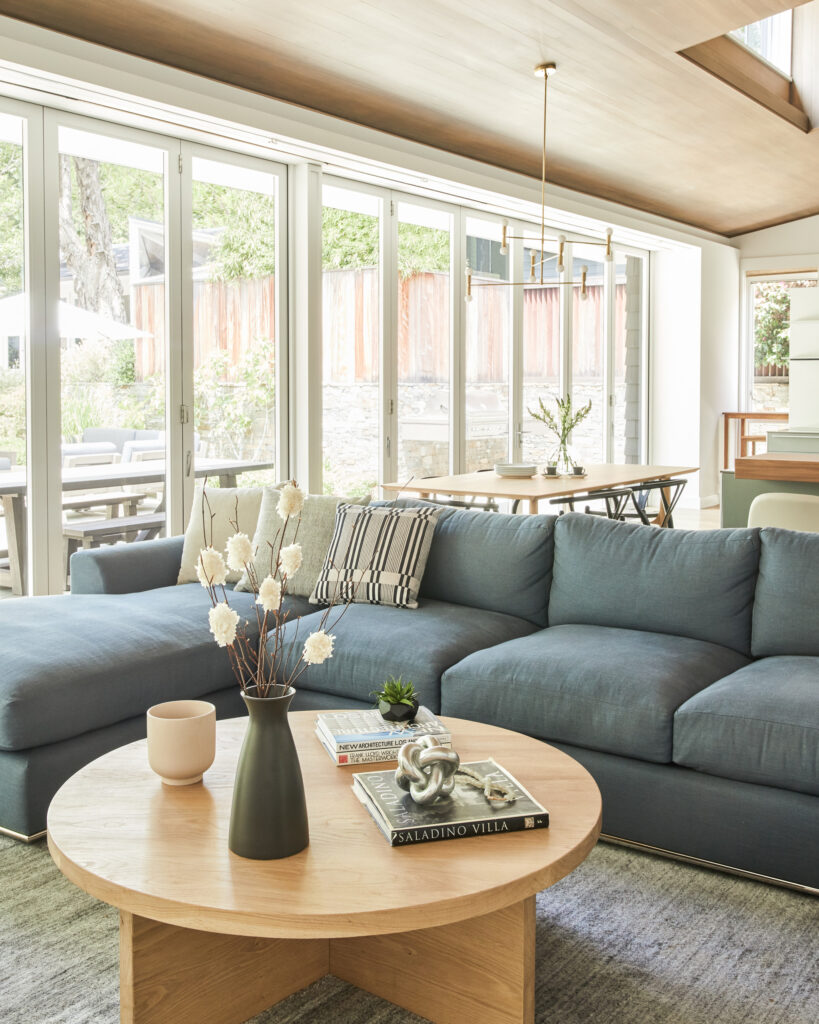 Interior design of Lorna Lane in Brentwood, LA was made by ae design in Modern style