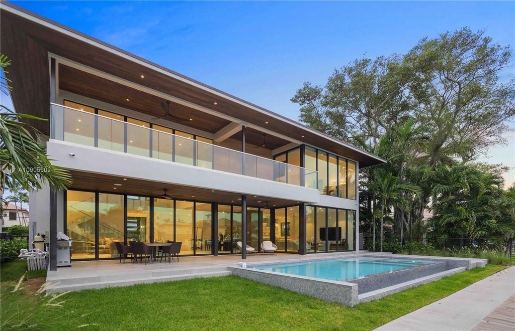 The Home in Fort Lauderdale is a sophisticated luxurious 2 story modern design on 70 foot of deep water now available for sale. This home located at 1537 SE 13th St, Fort Lauderdale, Florida; offering 6 bedrooms and 7 bathrooms with over 4,700 square feet of living spaces.