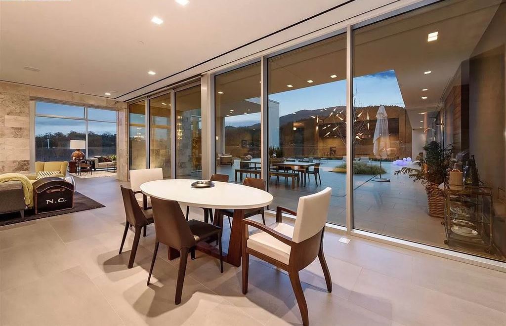 Stunning 20 Acre Vineyard Estate in California Asking for 32000000 4