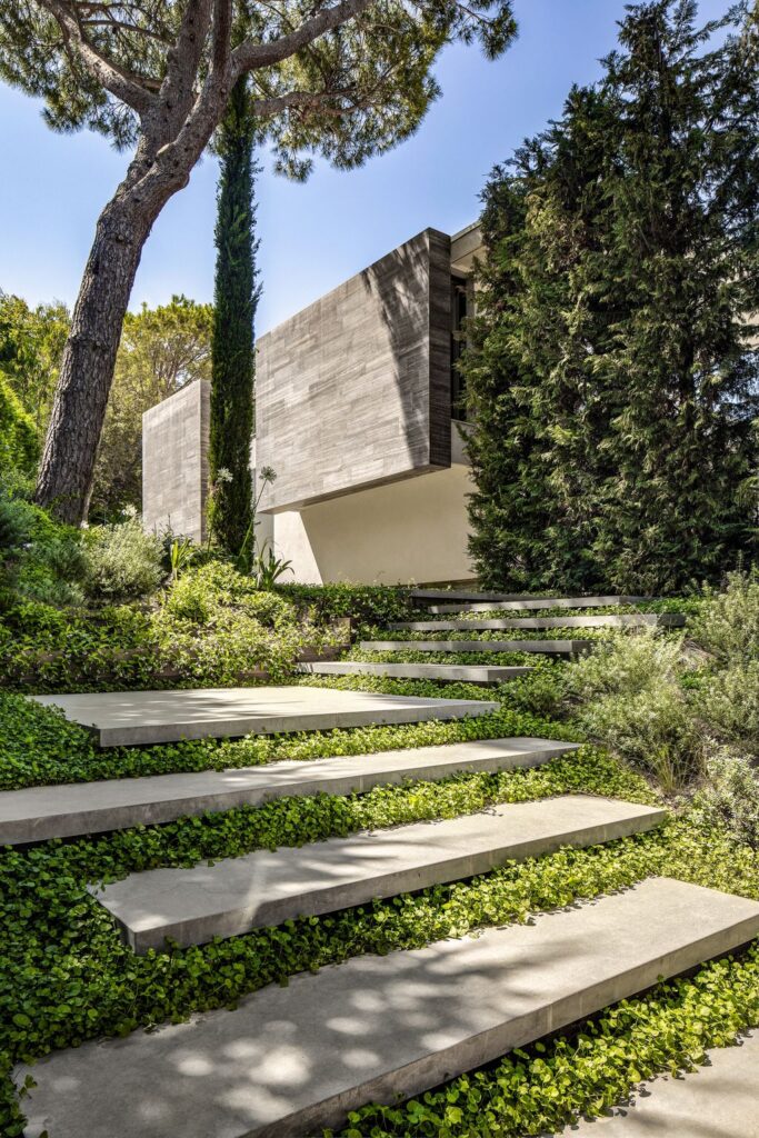 Le Pine House in Saint Tropez, France was designed by SAOTA in Modern style is a contemporary interpretation of traditional Mediterranean Riviera architecture. This house offers luxurious living with high end finishes and smart amenities.