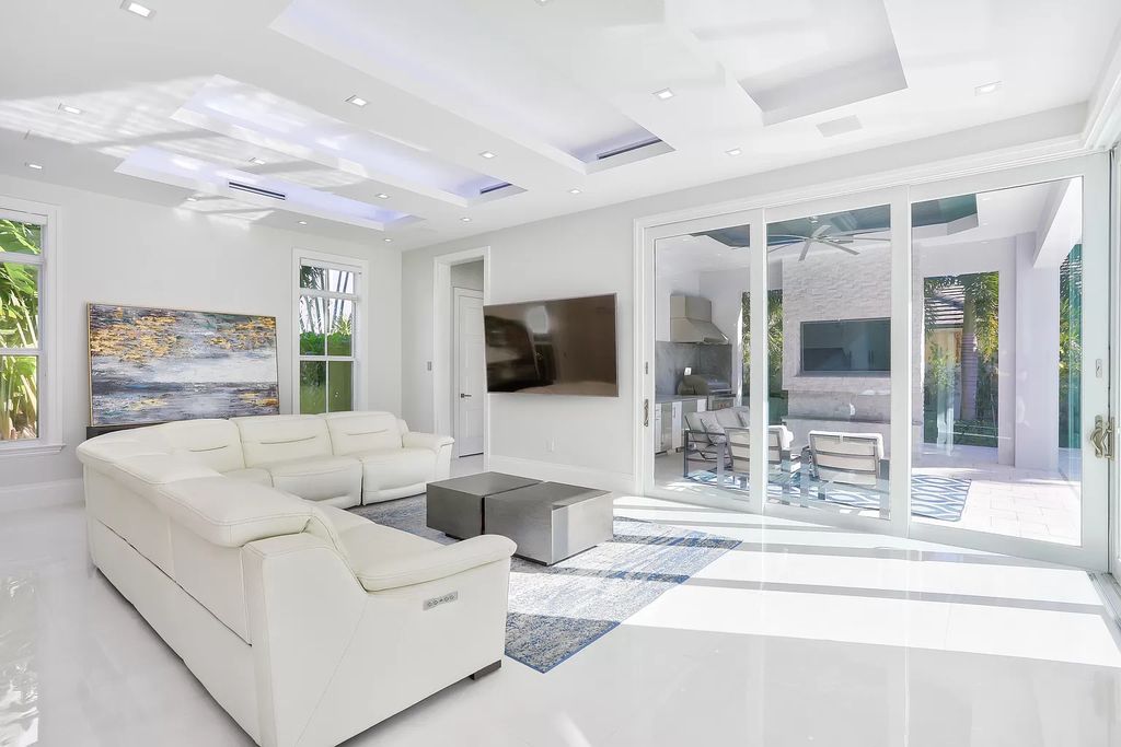 The West Palm Beach House is a luxurious dream home to experience true luxury lifestyle with impressive finishes now available for sale. This home located at 14100 N Miller Dr, West Palm Beach, Florida; offering 5 bedrooms and 8 bathrooms with over 5,100 square feet of living spaces.