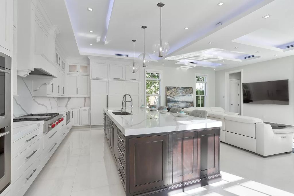 The West Palm Beach House is a luxurious dream home to experience true luxury lifestyle with impressive finishes now available for sale. This home located at 14100 N Miller Dr, West Palm Beach, Florida; offering 5 bedrooms and 8 bathrooms with over 5,100 square feet of living spaces.