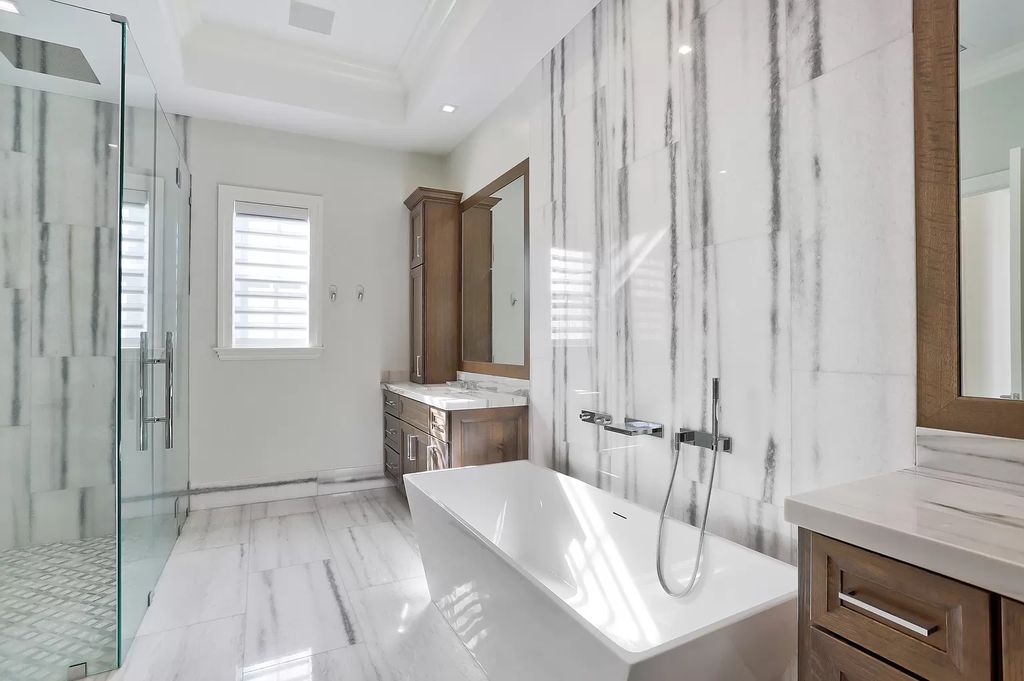 The West Palm Beach House is a luxurious dream home to experience true luxury lifestyle with impressive finishes now available for sale. This home located at 14100 N Miller Dr, West Palm Beach, Florida; offering 5 bedrooms and 8 bathrooms with over 5,100 square feet of living spaces.