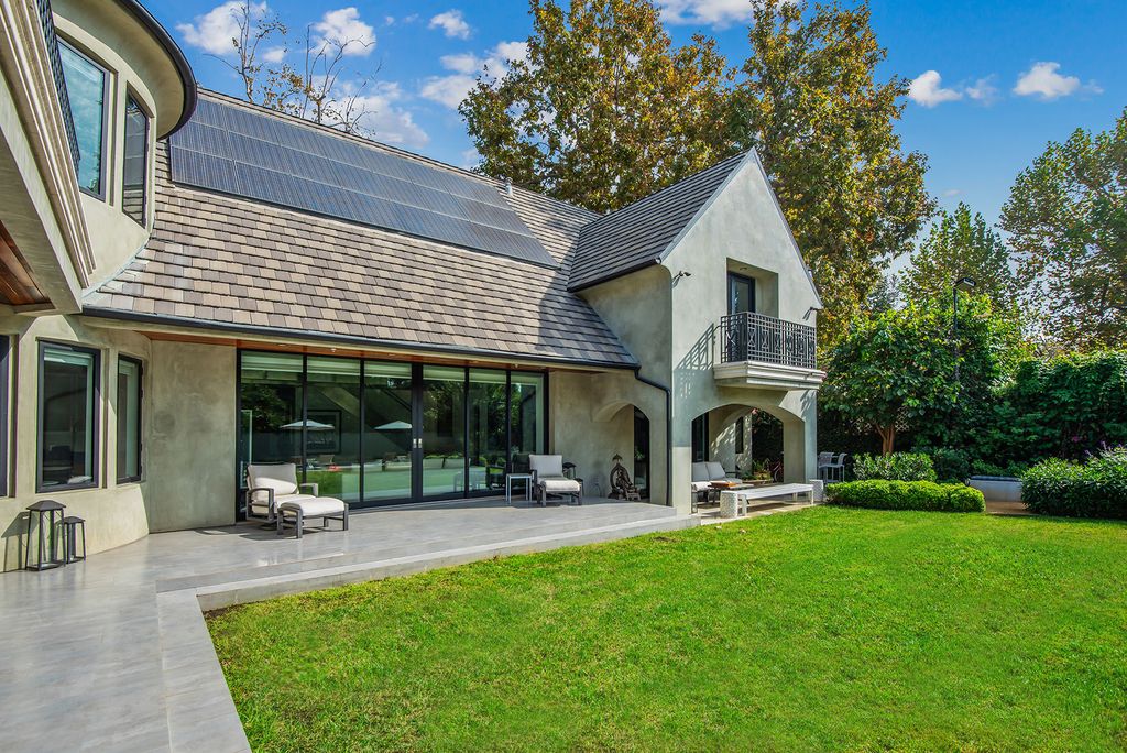 The Home in Los Angeles is an absolutely breathtaking property perfects for outdoor entertaining with the cozy loggia & fireplace now available for sale. This home located at 383 S Beverly Glen Blvd, Los Angeles, California; offering 6 bedrooms and 8 bathrooms with over 7,000 square feet of living spaces.
