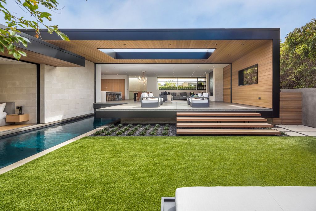 The Home in Corona Del Mar is a sumptuous estate in stylish retreat with the surrounding contemporary landscape now available for sale. This home located at 1806 Marapata Dr, Corona Del Mar, California; offering 4 bedrooms and 4 bathrooms with over 5,000 square feet of living spaces.