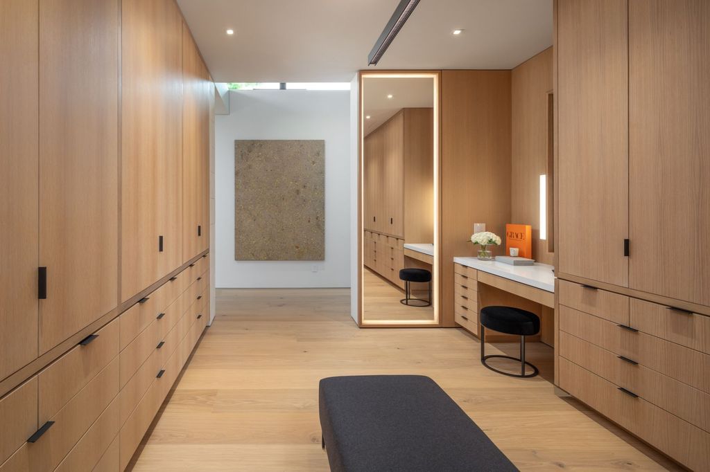 The Home in Corona Del Mar is a sumptuous estate in stylish retreat with the surrounding contemporary landscape now available for sale. This home located at 1806 Marapata Dr, Corona Del Mar, California; offering 4 bedrooms and 4 bathrooms with over 5,000 square feet of living spaces.