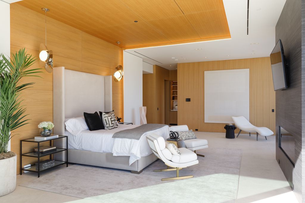 The Hollywood Hills Mansion is an amenity-rich entertainer’s paradise within walking distance to the iconic Sunset Strip now available for sale. This home located at 1422 Devlin Dr, Los Angeles, California; offering 6 bedrooms and 10 bathrooms with over 10,000 square feet of living spaces.