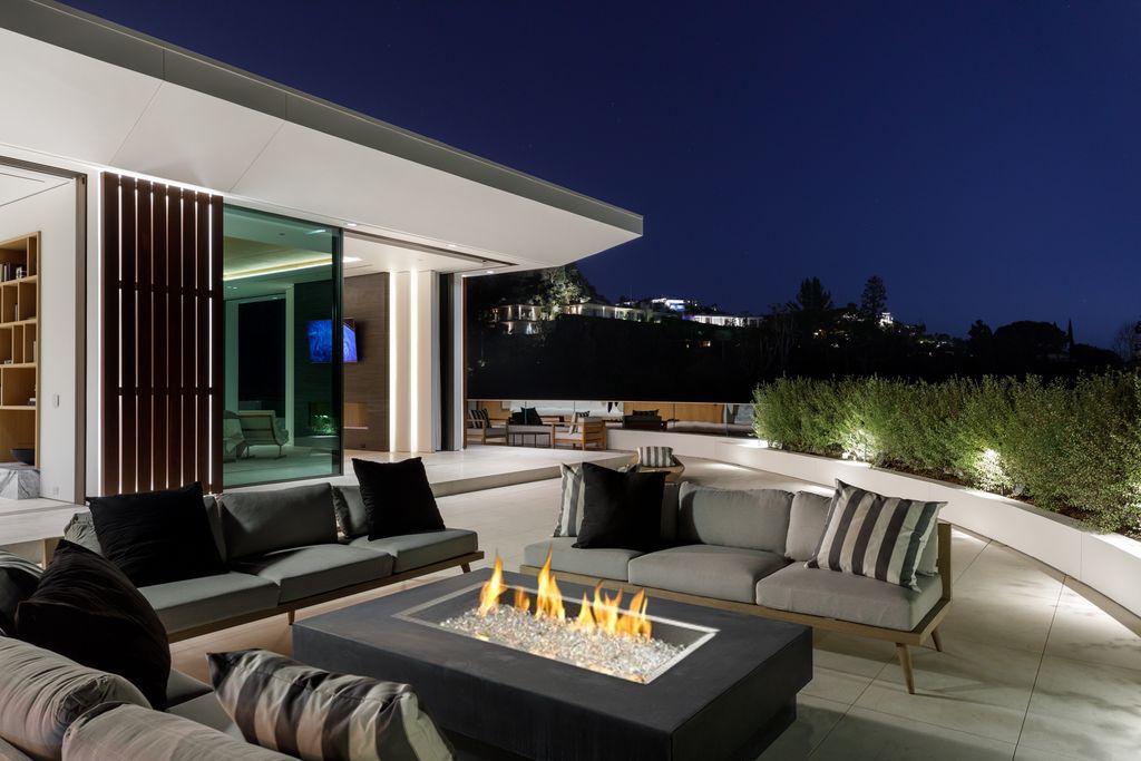 The Hollywood Hills Mansion is an amenity-rich entertainer’s paradise within walking distance to the iconic Sunset Strip now available for sale. This home located at 1422 Devlin Dr, Los Angeles, California; offering 6 bedrooms and 10 bathrooms with over 10,000 square feet of living spaces.