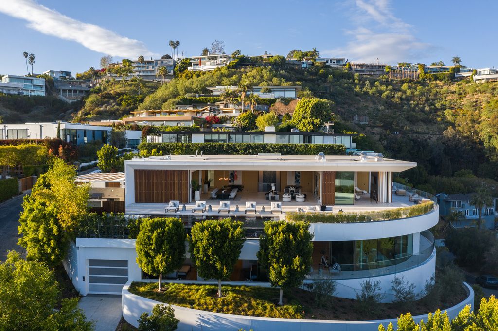 The Hollywood Hills Mansion is an amenity-rich entertainer’s paradise within walking distance to the iconic Sunset Strip now available for sale. This home located at 1422 Devlin Dr, Los Angeles, California; offering 6 bedrooms and 10 bathrooms with over 10,000 square feet of living spaces.