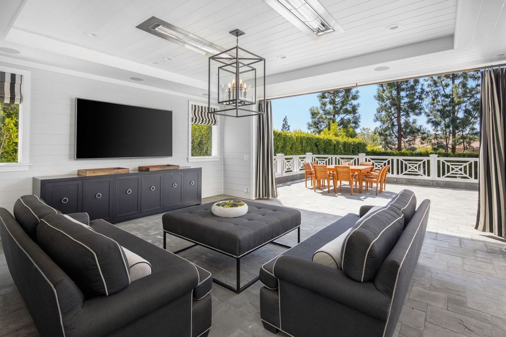 A Completely Renovated Traditional Home in Bel Air to Sell for 10995000 7