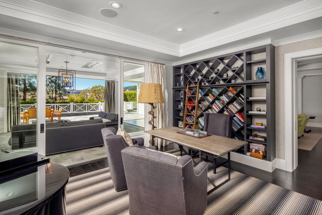 A Completely Renovated Traditional Home in Bel Air to Sell for 10995000 8