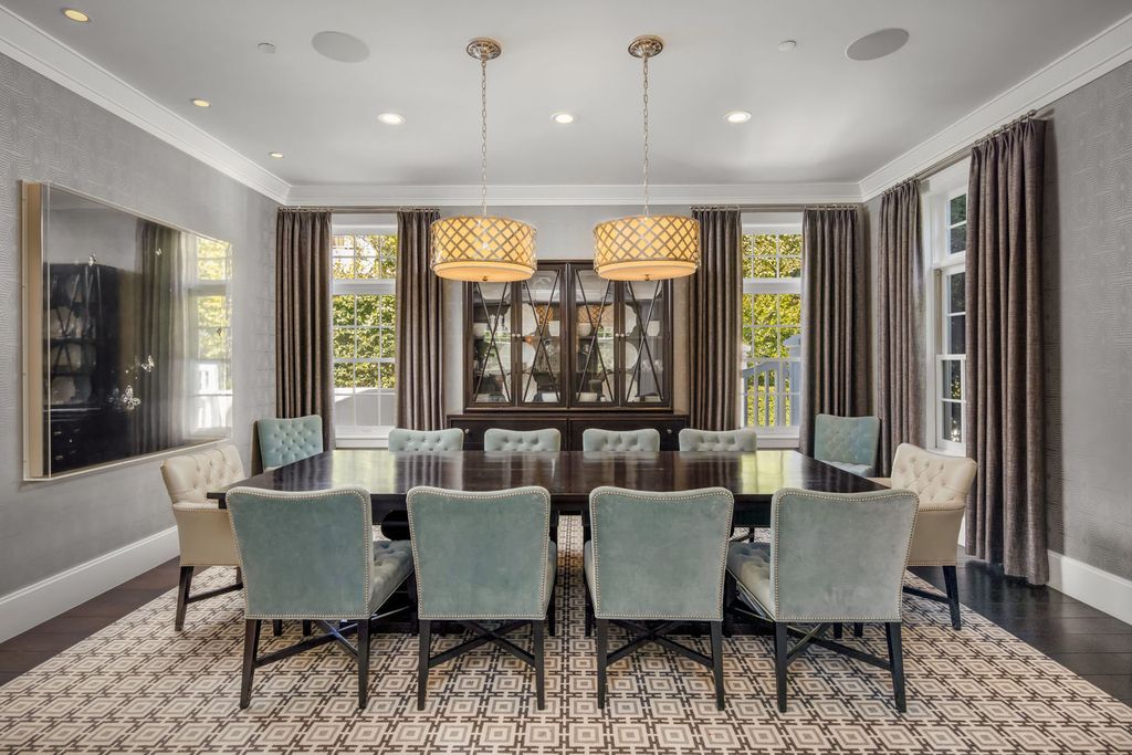A Completely Renovated Traditional Home in Bel Air to Sell for 10995000 9