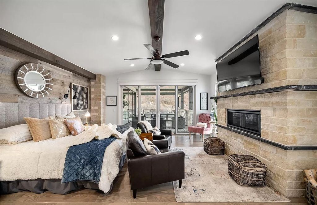 The Modern Farmhouse in Colorado is beautifully designed to maximize the expansive landscape set amidst the iconic Red Rocks now available for sale. This home located at 10655 Leonardo Pl, Littleton, Colorado; offering 4 bedrooms and 6 bathrooms with over 5,800 square feet of living spaces.